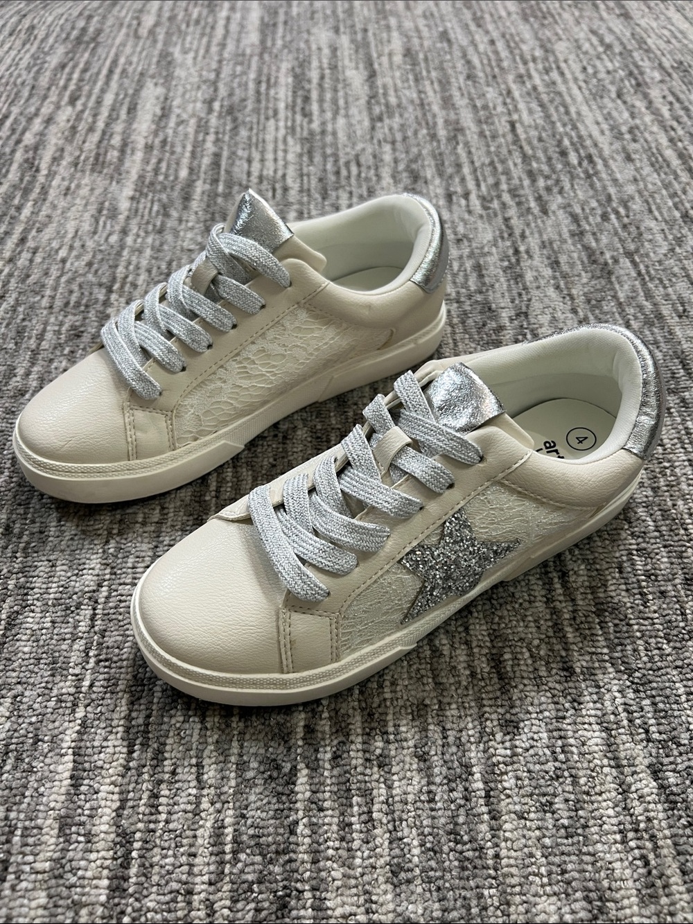 Art Class Kaitlyn Star Court Sneakers Girls Size 5 - Picture 2 of 8